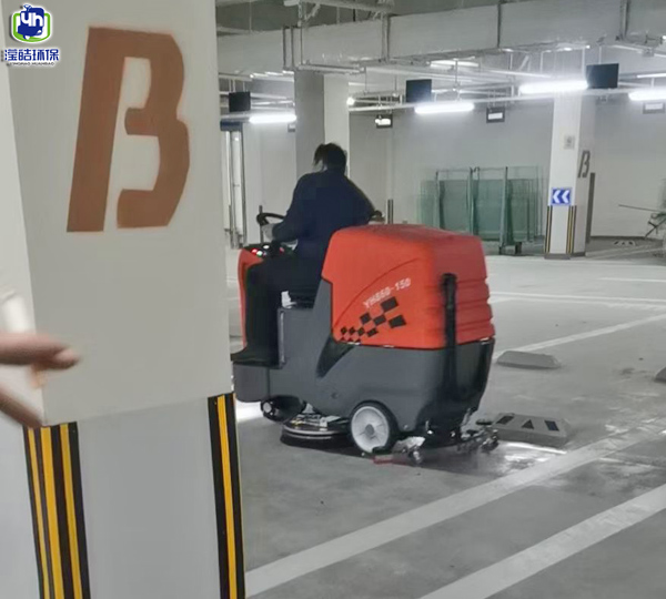 <b>嘉興某小區采購瀅皓駕駛式洗地機YH-860/36V</b>
